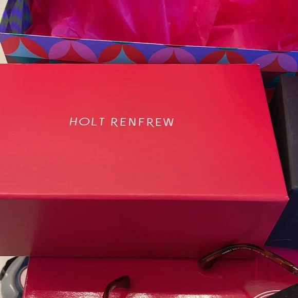 CHANEL Pantos Sunglasses New Collection brand new with kit from Holt Renfrew - Picture 7 of 17